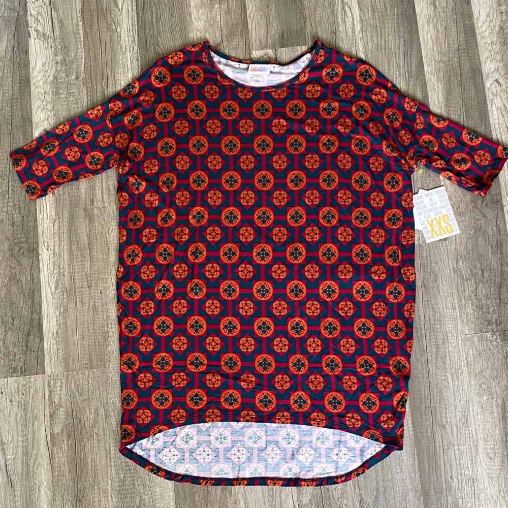 ❤️ 3/$15 Vibrant Orange and Blue Geometric Tee B
